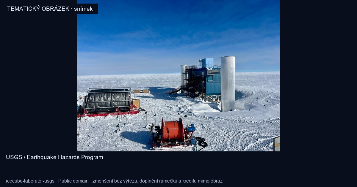 Budova povrchové laboratoře IceCube ve sněhu na jižním pólu