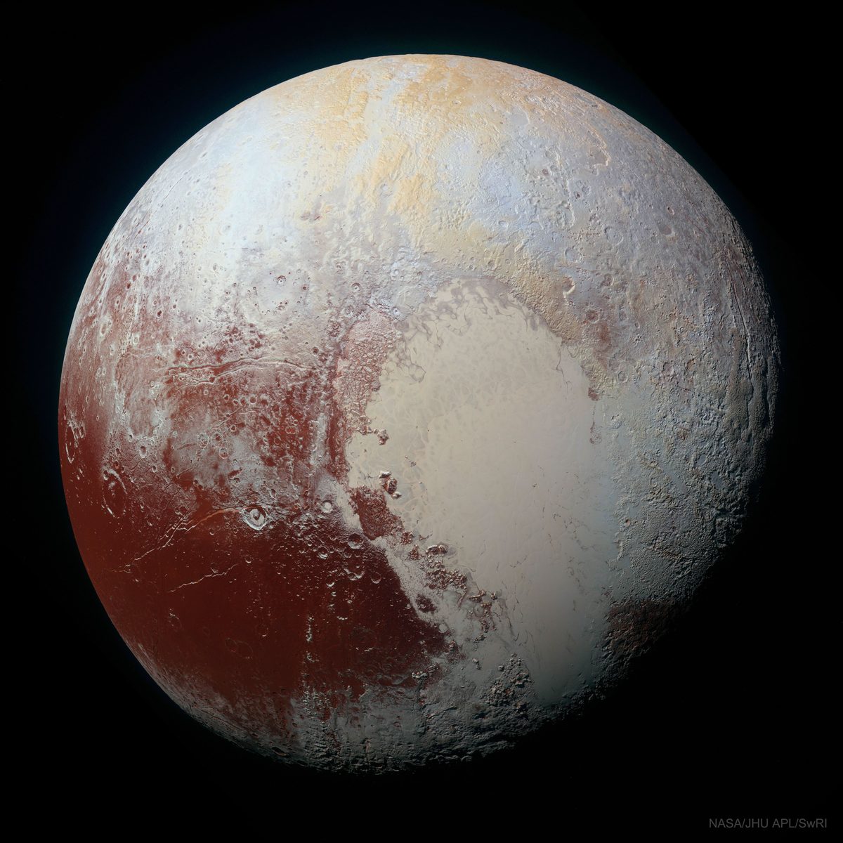 Pluto ve zvýrazněných barvách
