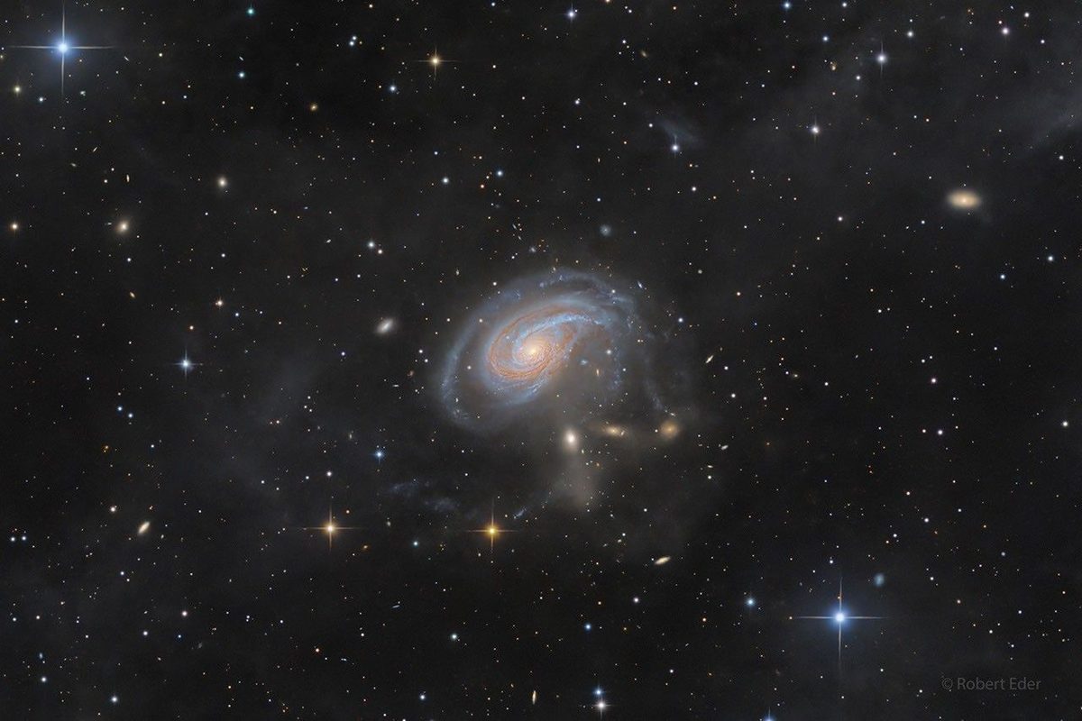Arp 78: Peculiární galaxie v souhvězdí Berana